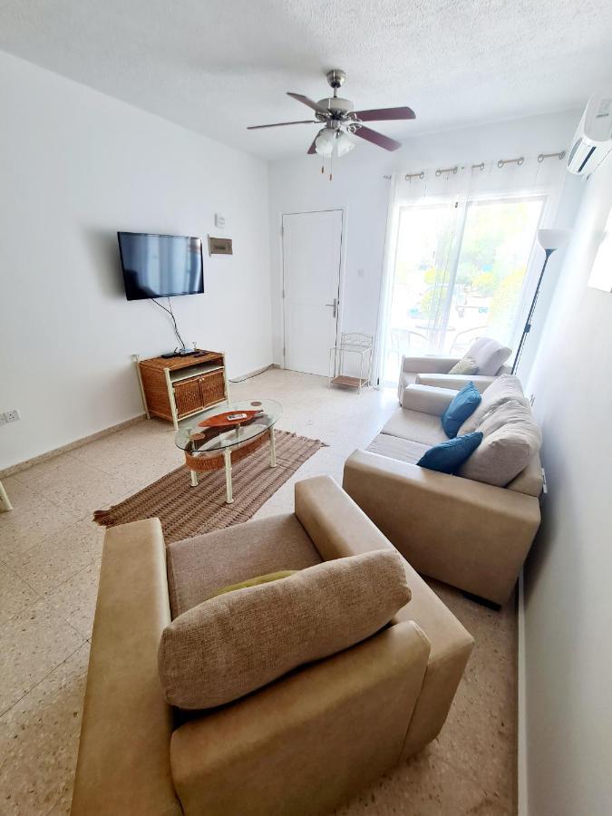2 Bedroom Townhouse, Close To Paphos Harbour, Use Of Onsite Facilities 외부 사진