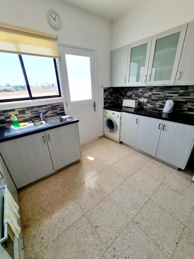 2 Bedroom Townhouse, Close To Paphos Harbour, Use Of Onsite Facilities 외부 사진