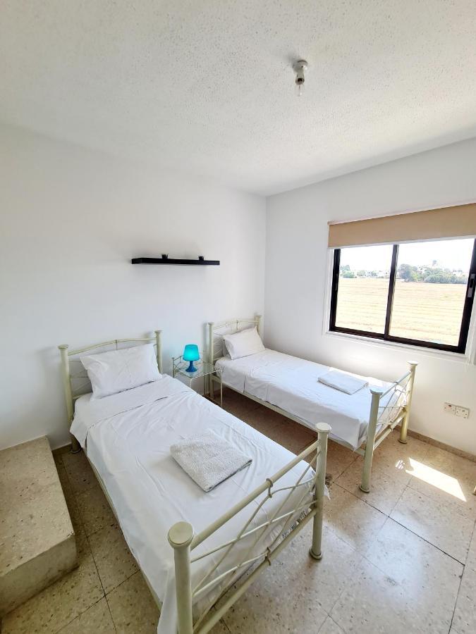 2 Bedroom Townhouse, Close To Paphos Harbour, Use Of Onsite Facilities 외부 사진