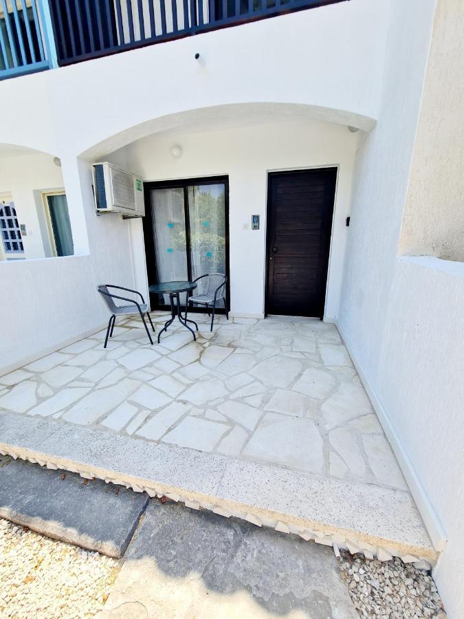 2 Bedroom Townhouse, Close To Paphos Harbour, Use Of Onsite Facilities 외부 사진