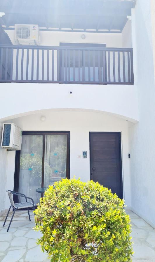 2 Bedroom Townhouse, Close To Paphos Harbour, Use Of Onsite Facilities 외부 사진