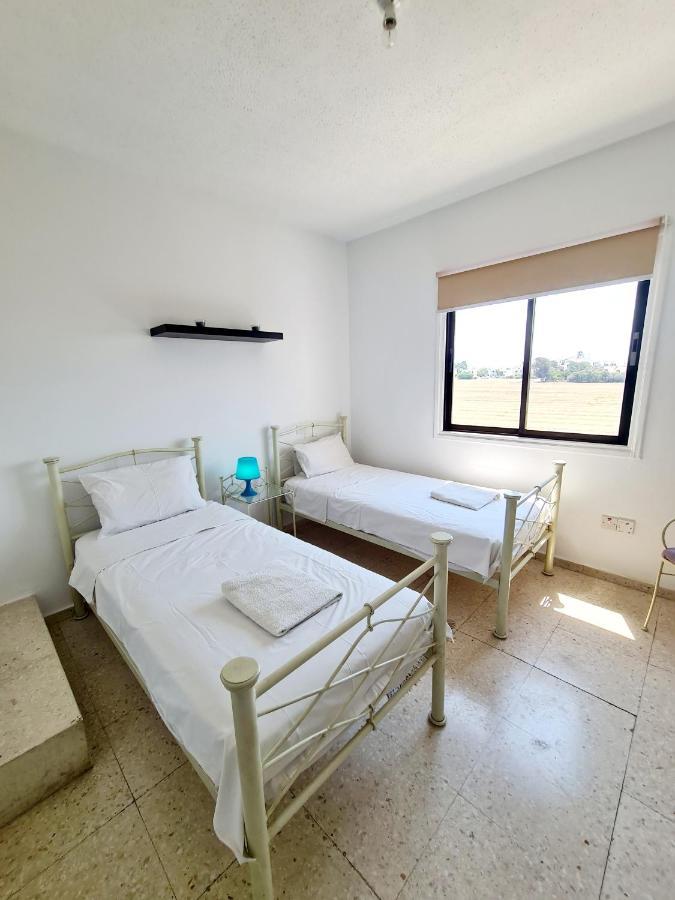 2 Bedroom Townhouse, Close To Paphos Harbour, Use Of Onsite Facilities 외부 사진