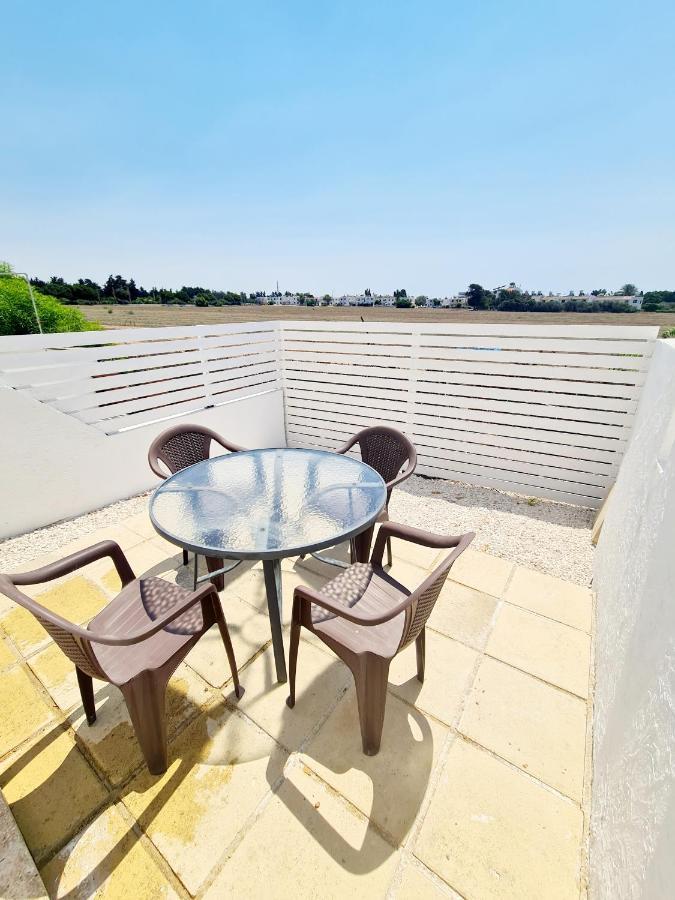 2 Bedroom Townhouse, Close To Paphos Harbour, Use Of Onsite Facilities 외부 사진