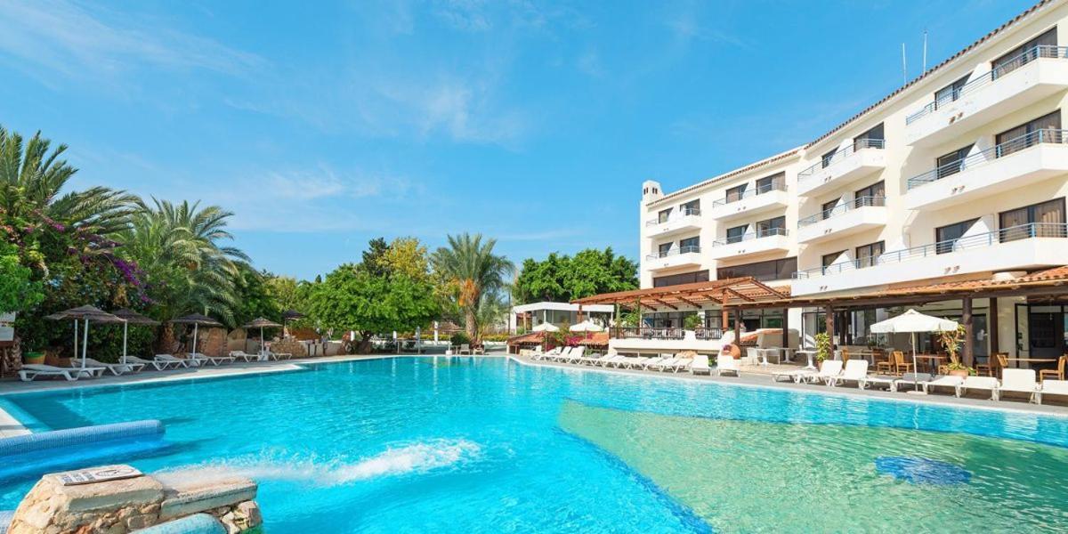 2 Bedroom Townhouse, Close To Paphos Harbour, Use Of Onsite Facilities 외부 사진
